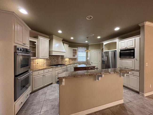 Building Photo - 5300 Oak Meadow Dr