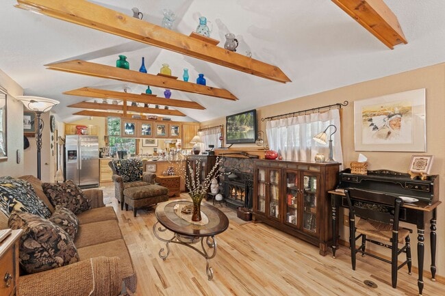 Building Photo - Cozy Green Mountain Falls Cottage