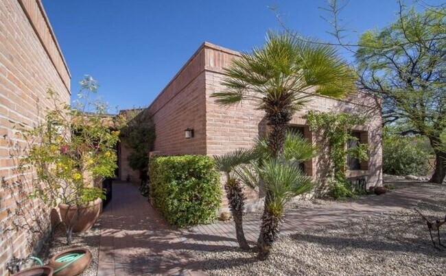 Building Photo - 4380 N Camino De Carrillo