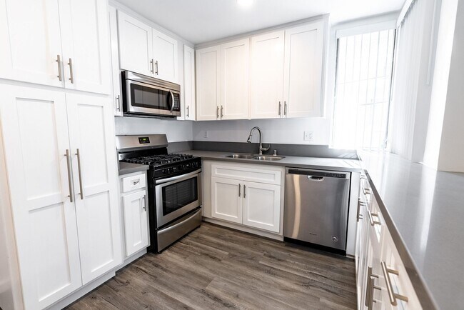 Interior Photo - 115 North Wetherly Drive