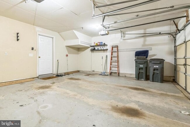 Building Photo - 8159 Skelton Cir