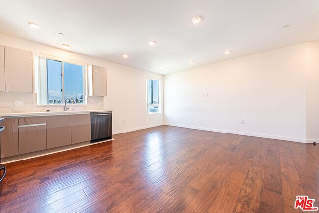 Building Photo - 5531 La Mirada Ave