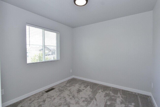 Building Photo - Clean Home in Quiet Neighborhood
