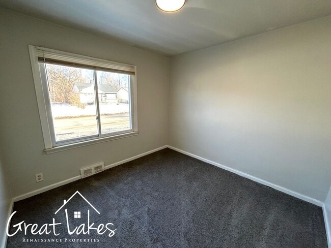 Building Photo - Charming 2 Bedroom 1 Bathroom now available for rent