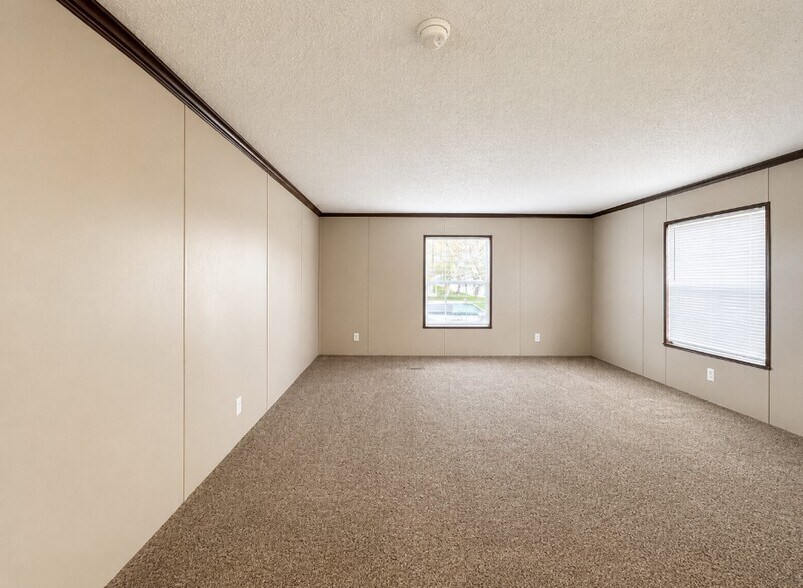 Building Photo - 4095 Geranium Ln