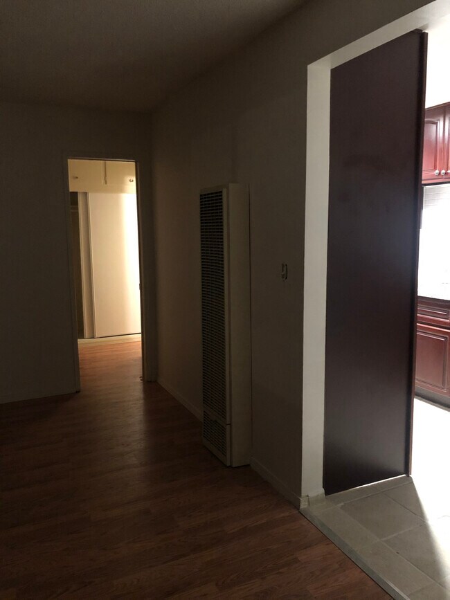 Building Photo - 407 Violet Ave