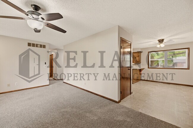 Building Photo - 428 Peach Tree Ln