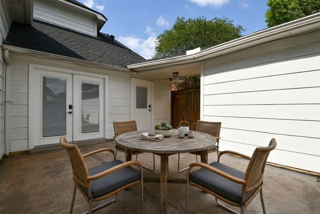 Building Photo - 11615 Trailmont Dr