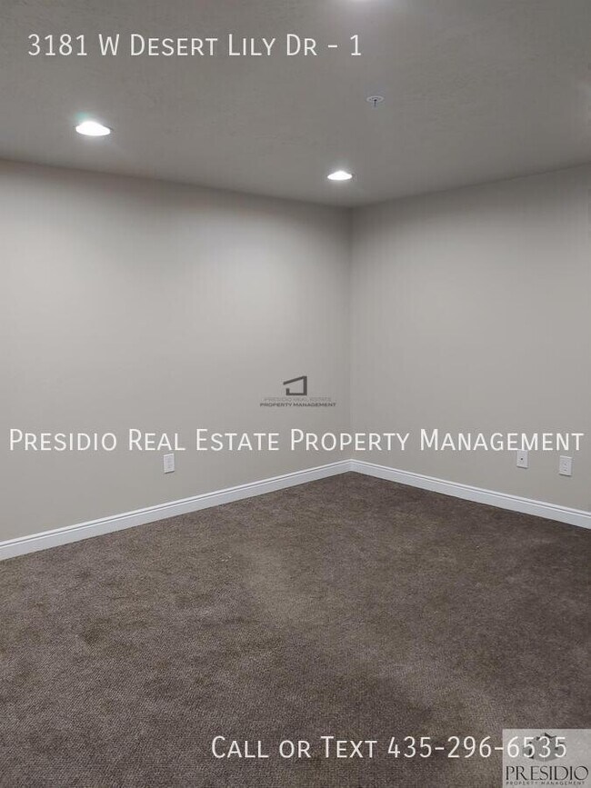 Building Photo - 3181 W Desert Lily Dr
