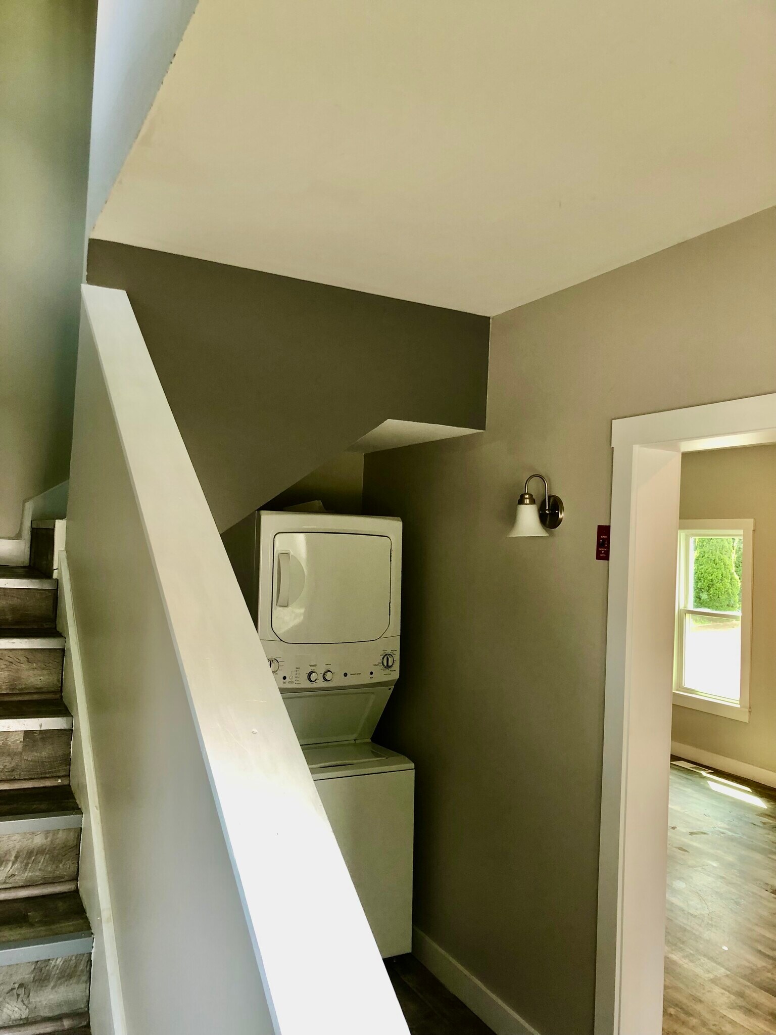 Building Photo - 141 Peltoma Ave