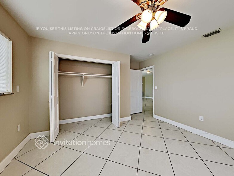 Building Photo - 7041 SW 27th St