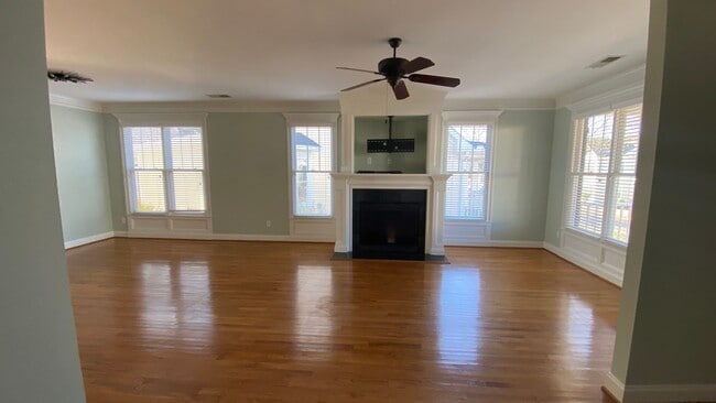 Building Photo - Harbor Club, Carriage Ridge - 3bd/2.5ba