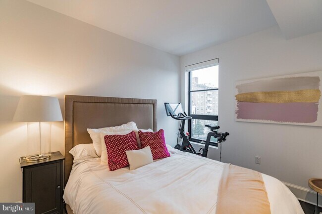 Building Photo - 1011 M St NW