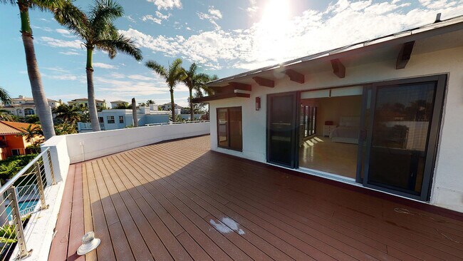 Building Photo - 1121 Bel Air Dr