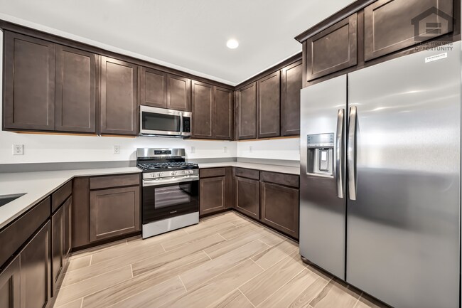 Building Photo - 4Bed/3Bath House at Thomas Rd/99th Ave! Ready for Immediate Move-In! -- Mother-In-Law Suite W/Pri...