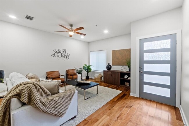 Building Photo - 503 Swanee Dr