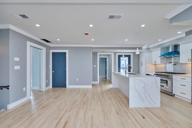 Building Photo - 97 Oakton Ave