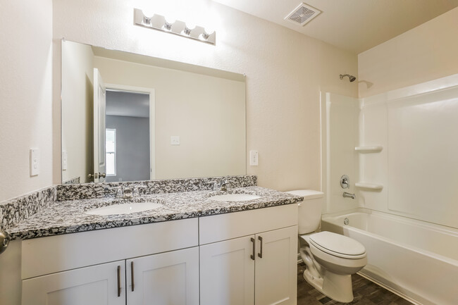 Building Photo - 15774 Del Norte Dr