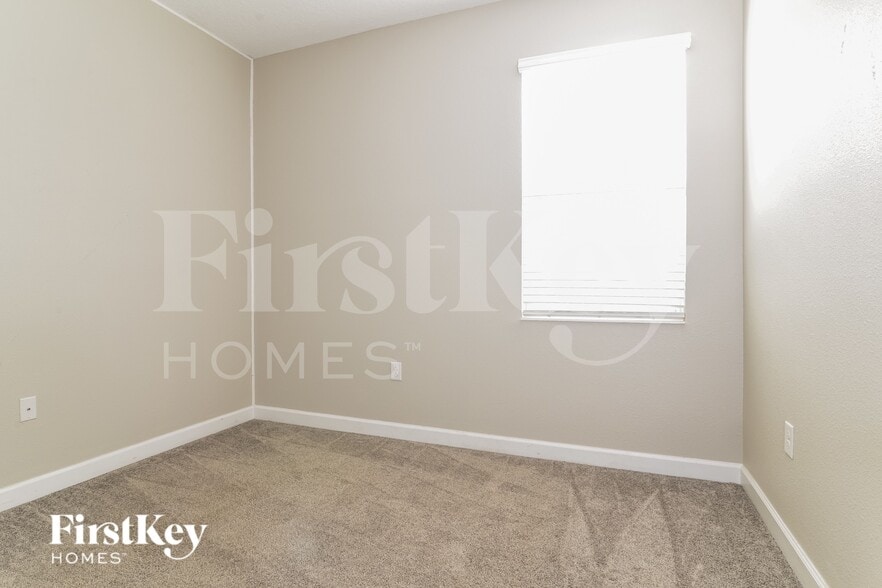 Building Photo - 1320 Oak Crest St