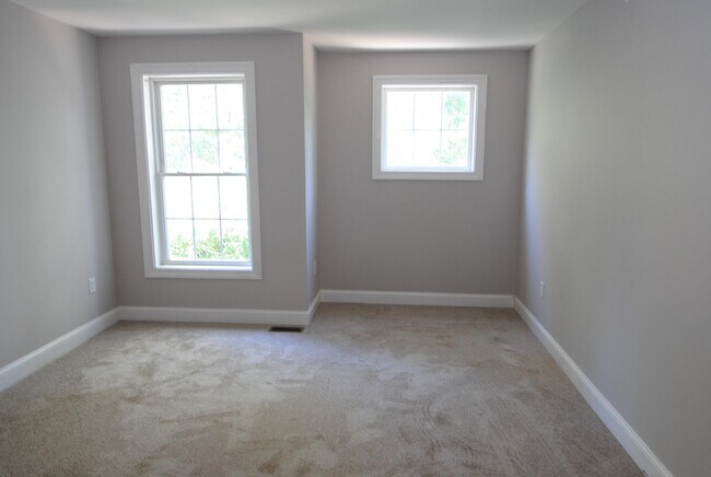 Building Photo - 3 Maple Ridge Dr