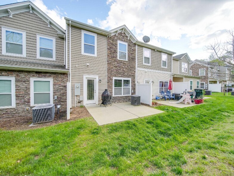 Building Photo - 5657 Tipperlinn Way