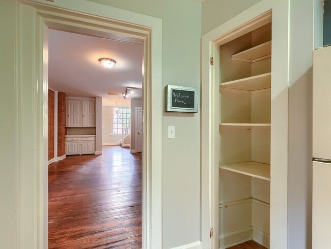 Building Photo - Spacious 3 Bedroom Single Family Home in the Capital District