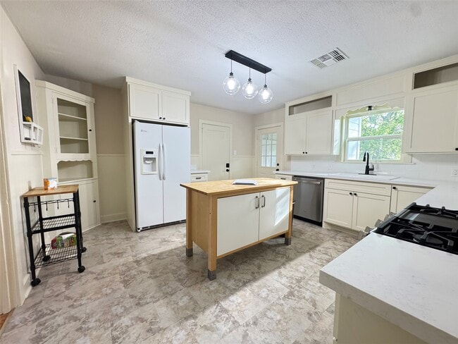 Building Photo - 1901 Marjorie St