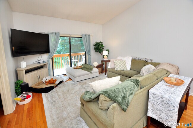 Building Photo - 30 Simsbury Landing