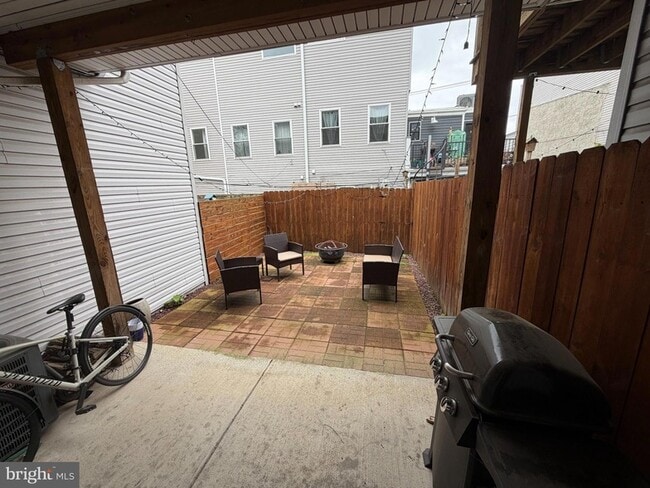 Building Photo - 3013 W Cabot St