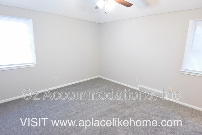 Building Photo - 12119 W 99th Terrace