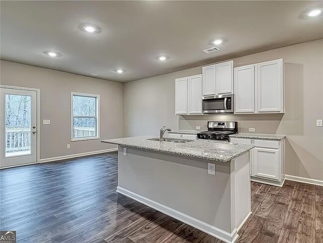 Building Photo - 3041 Westgate Park Dr