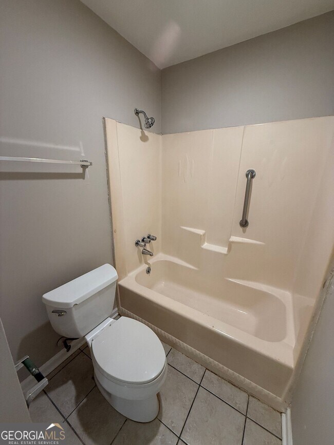 Building Photo - 110 Jockey Club Dr