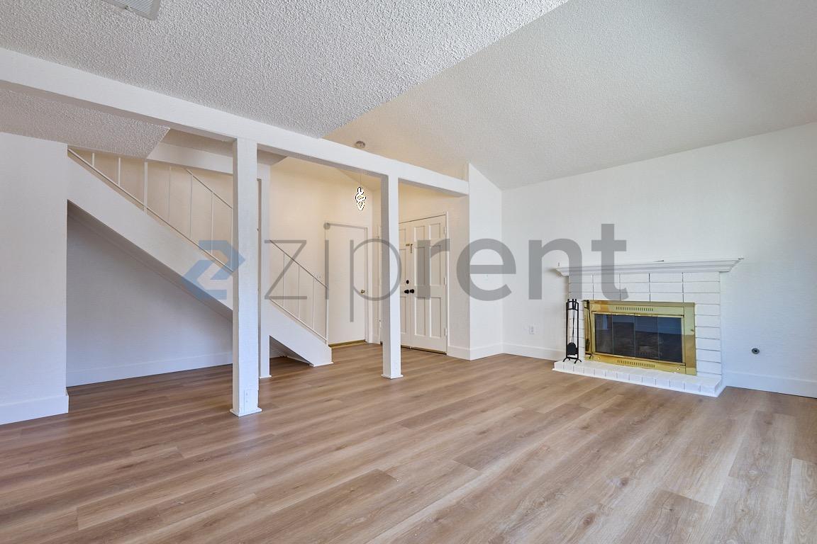 Building Photo - Unit A