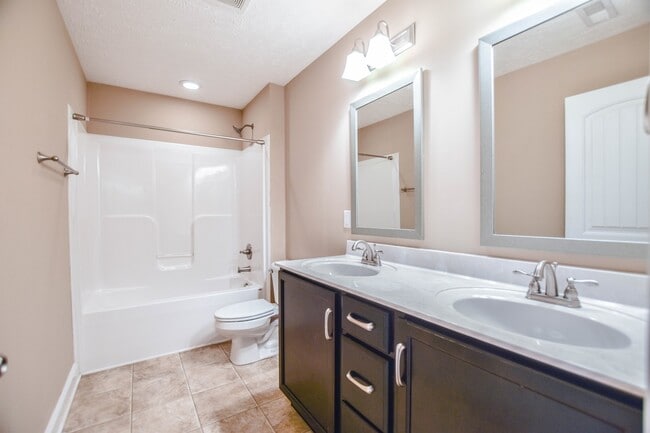 Building Photo - Pet Friendly in Fox Meadow!
