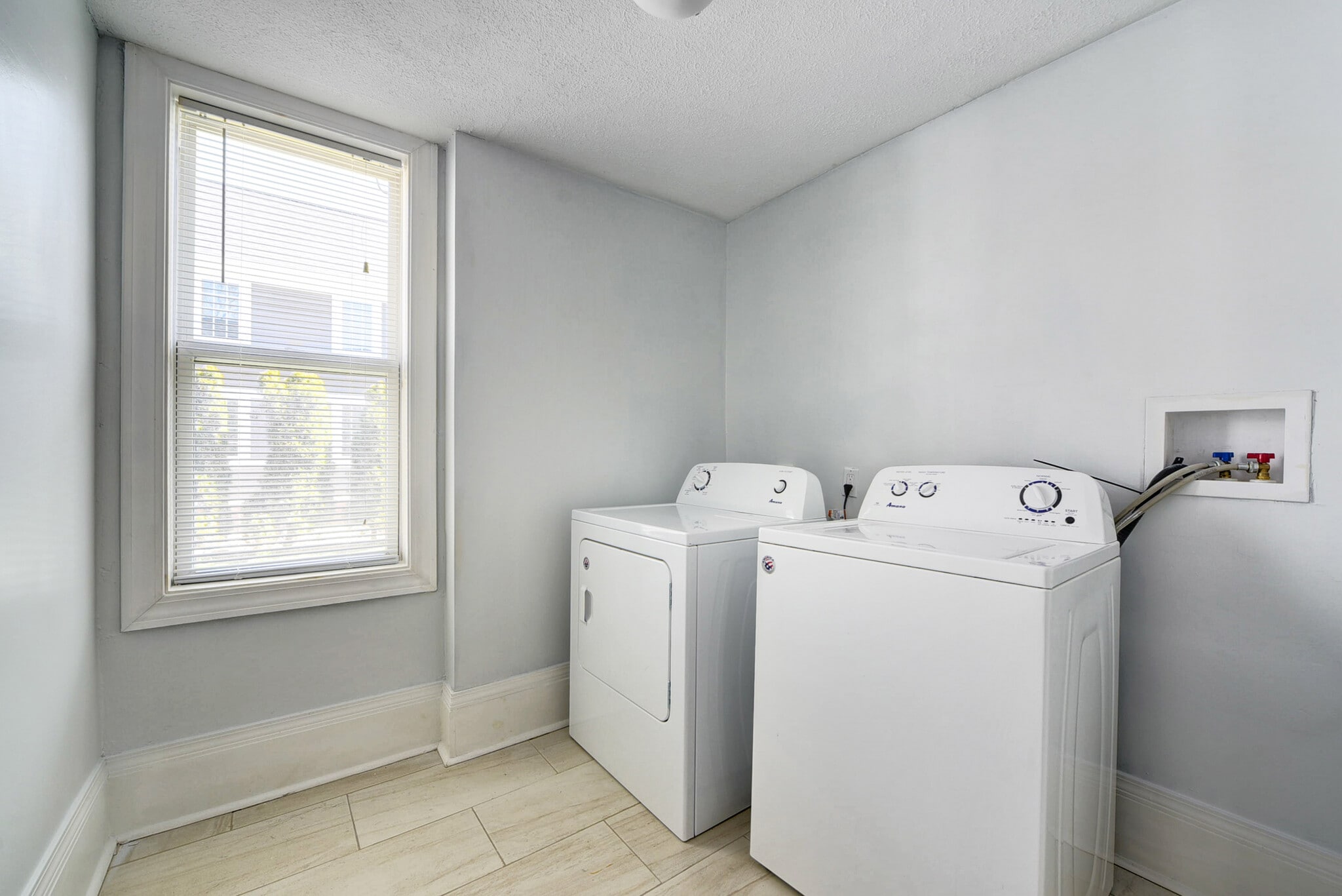 laundry - 3115 Hancock Ave