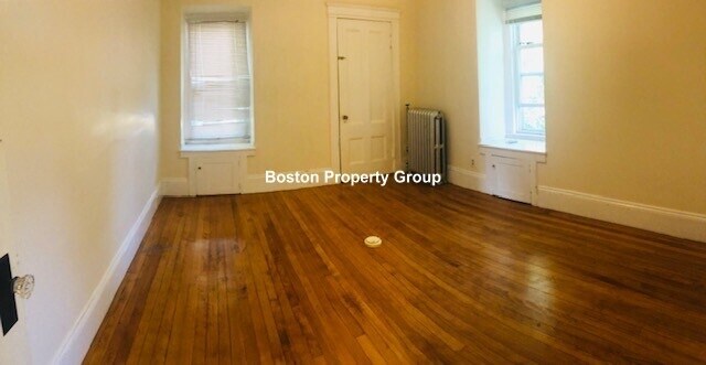 Building Photo - 13 Sparhawk St