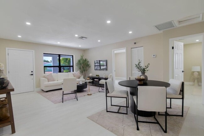 Building Photo - 5409 NE 4th Ave