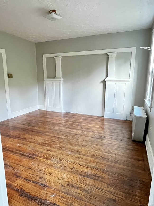 Building Photo - 143 Putnam St