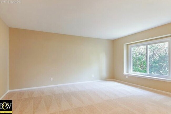 Building Photo - 214 Garden Cir