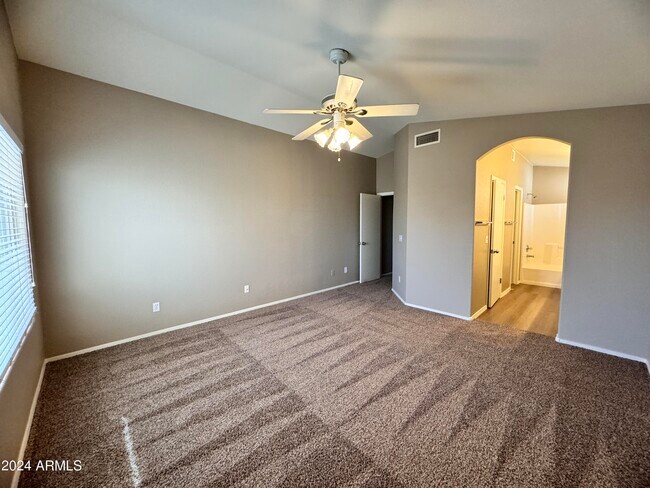 Building Photo - 10453 N 76th Dr