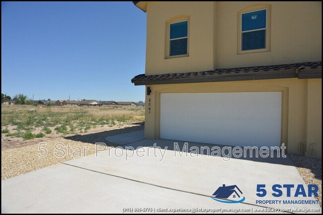 Building Photo - 806 TS Daniel Cadena Dr