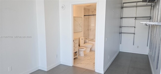 Building Photo - 3029 NE 188th St