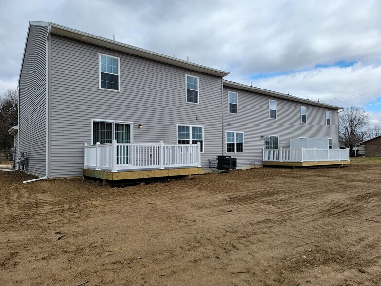 Building Photo - 173 Robert Cir
