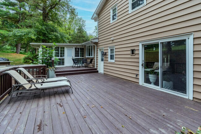 Building Photo - 230 Jacobs Creek Rd