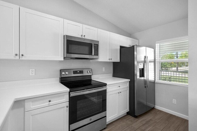 Building Photo - 5078 SE Isabelita Ave
