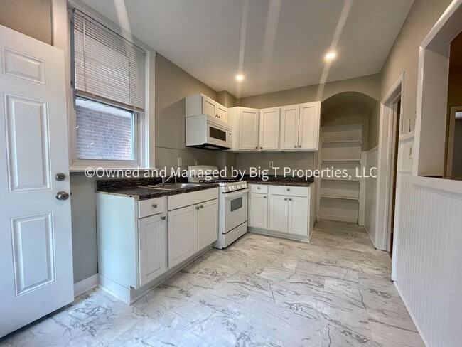 Building Photo - Refurbished TH in Wilmington, DE