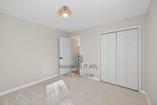 Building Photo - Meticulously maintained 3 Bedroom ranch ho...