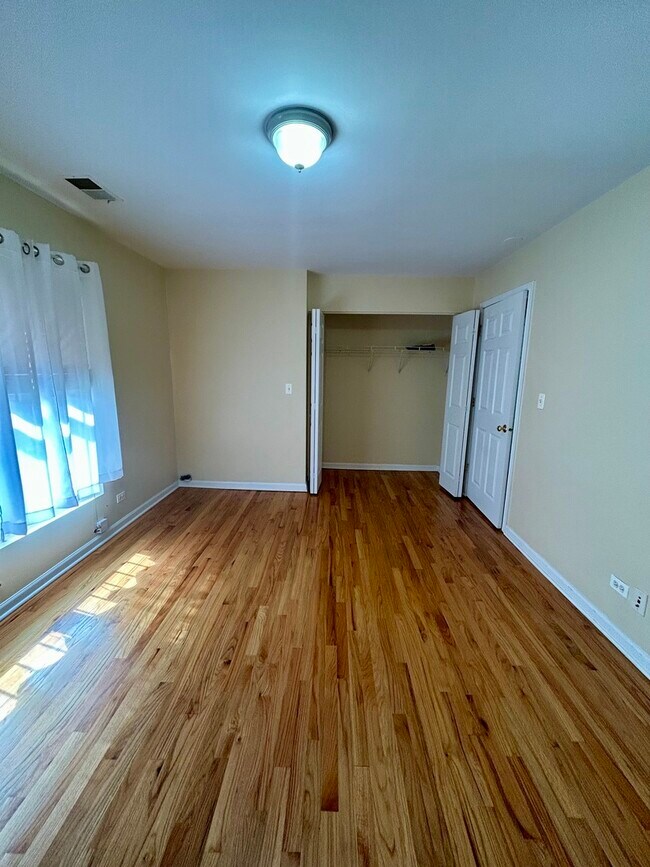 Building Photo - 1509 N Talman Ave