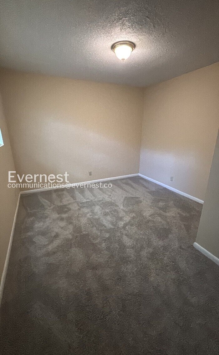 Building Photo - 1710 Ichabod Ln