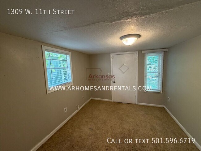 Building Photo - 1309 W 11th St